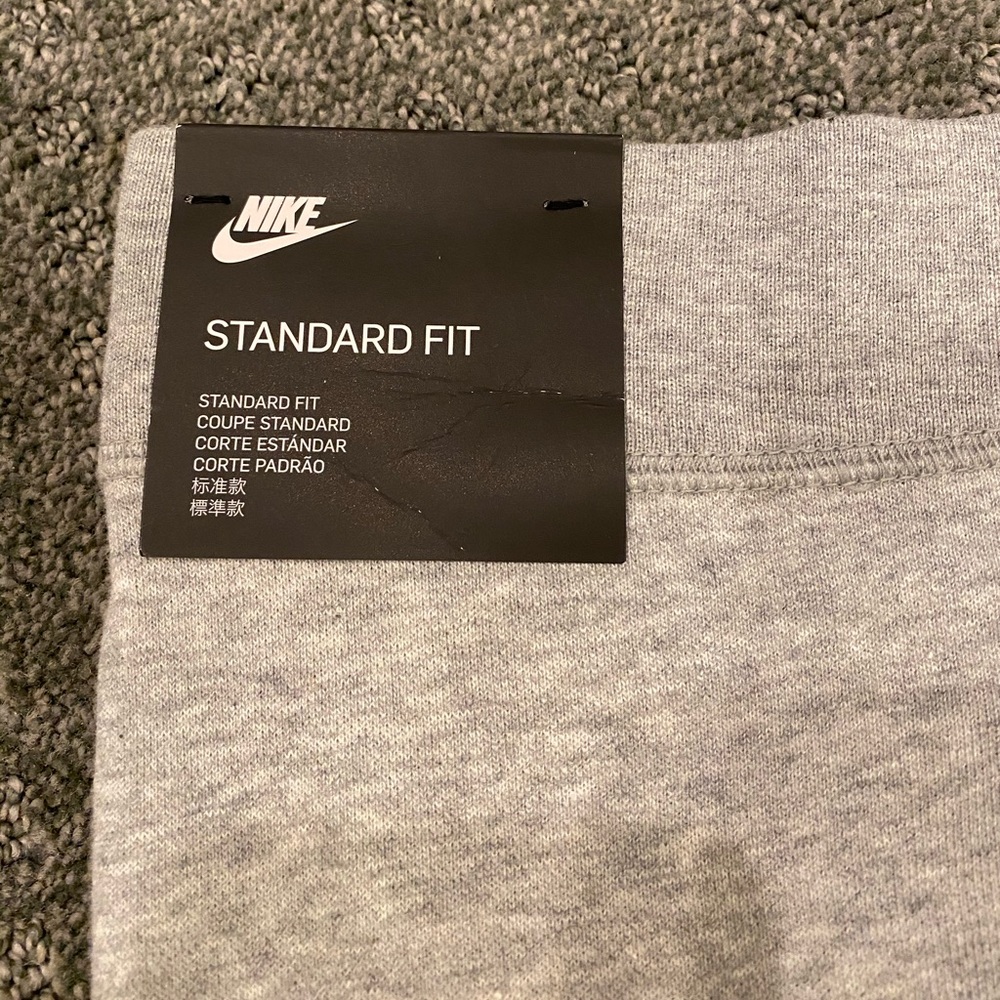 Brand new Nike crop standard fit sweat pants - Picture 6 of 6